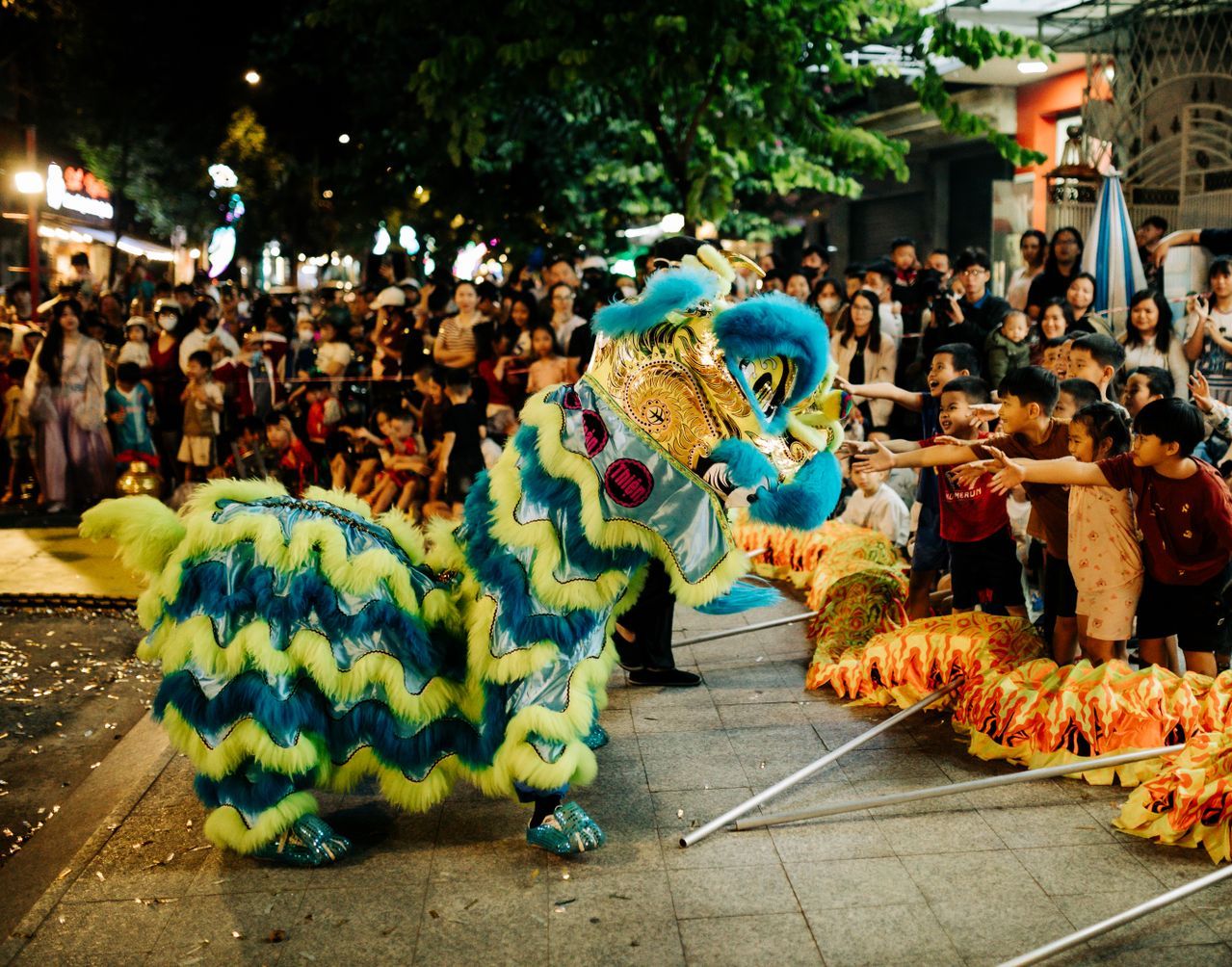 danza degli unicorni alla festa di metà autunno